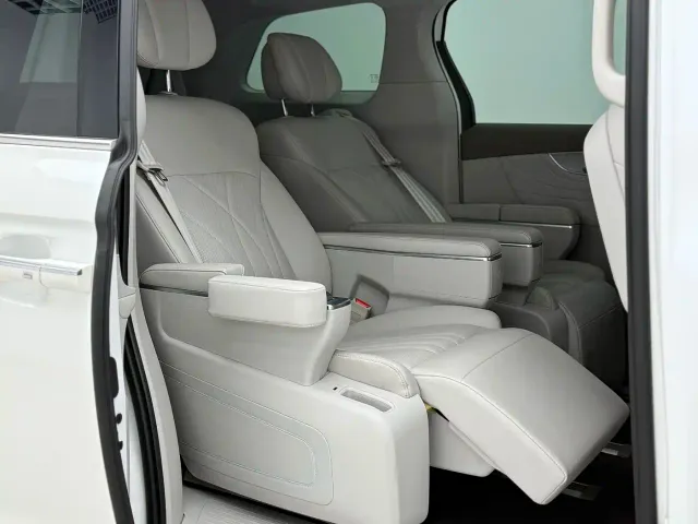 Roewe iMAX8 — Фото автомобиля 18