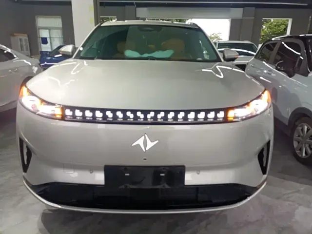 Dongfeng eπ 008 — Фото автомобиля 2