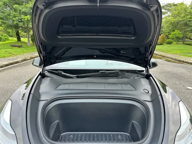 Tesla Model Y — Фото автомобиля 16