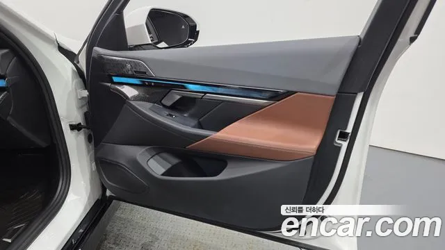 BMW i5 G60 — Фото автомобиля 24