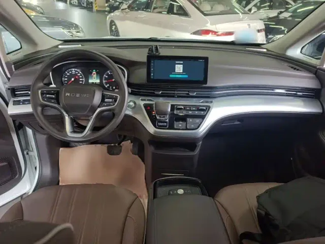 Roewe iMAX8 — Фото автомобиля 9