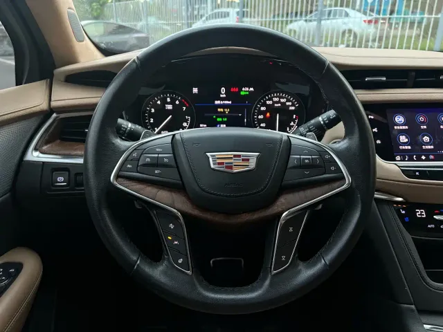 Cadillac XT5 — Фото автомобиля 10