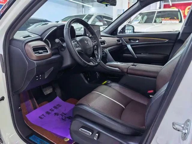 Honda UR-V — Фото автомобиля 7