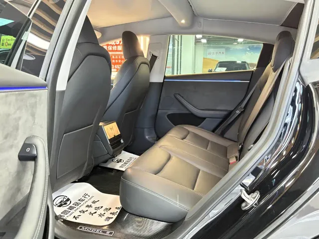 Tesla Model 3 — Фото автомобиля 11
