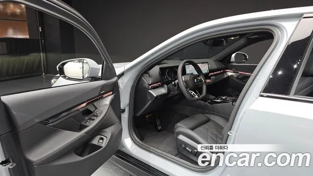 BMW 5-Series — Фото автомобиля 9