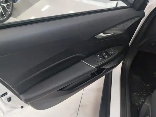 Changan Eado — Фото автомобиля 7