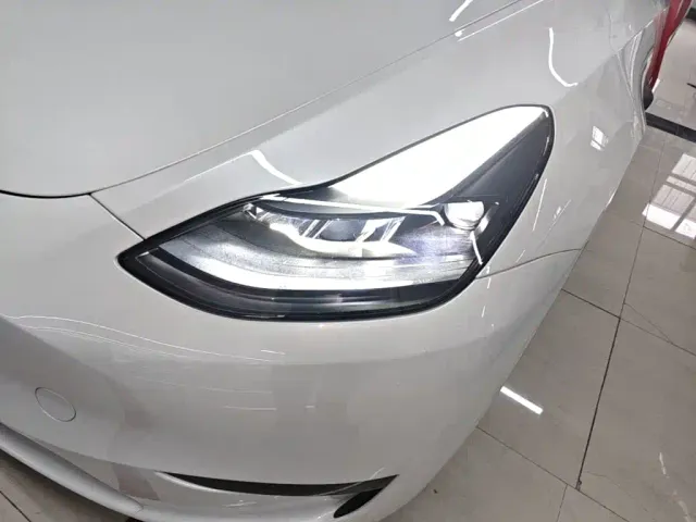 Tesla Model Y — Фото автомобиля 23