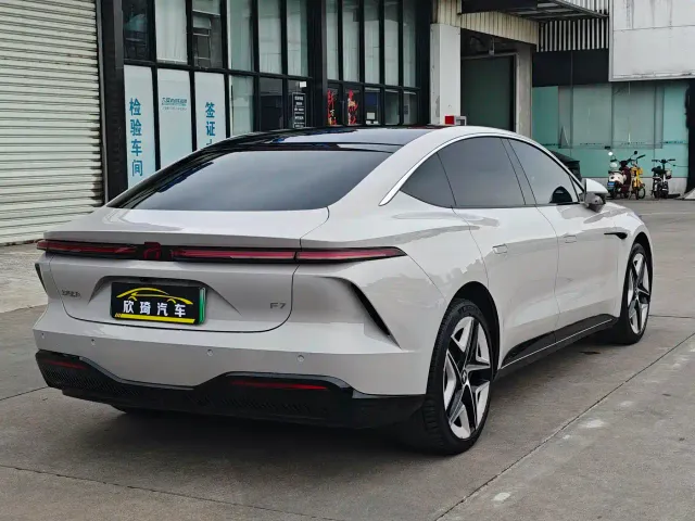 Roewe Rising Auto F7 — Фото автомобиля 10