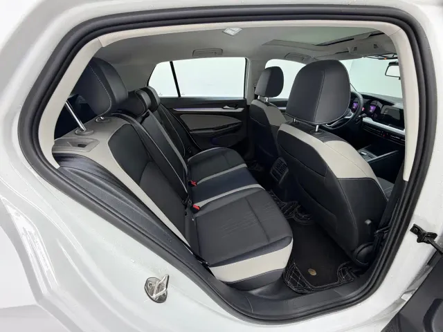 Volkswagen Golf — Фото автомобиля 18