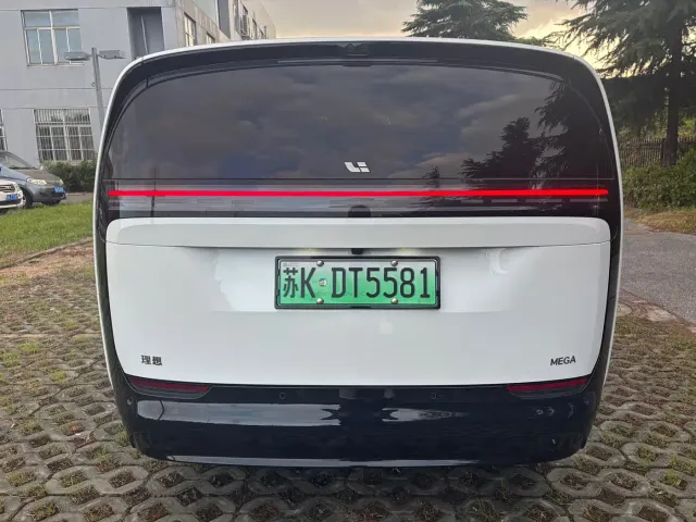 Li Auto MEGA — Фото автомобиля 5