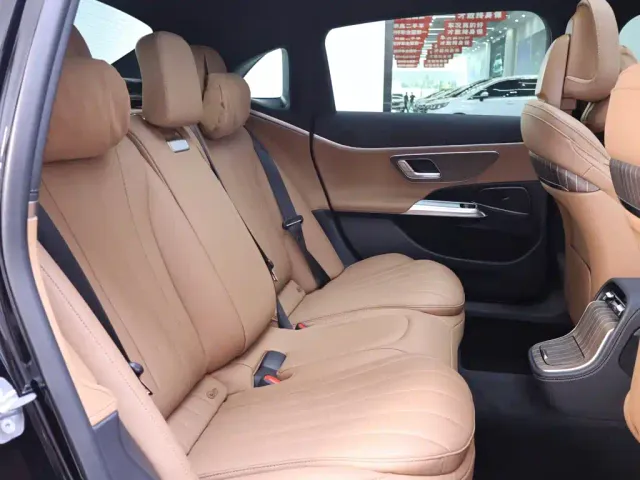 Mercedes-Benz E-Class — Фото автомобиля 22