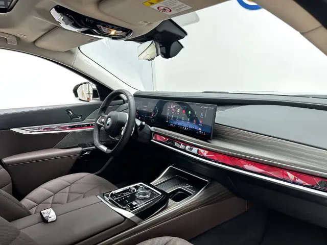 BMW 7 Series — Фото автомобиля 21
