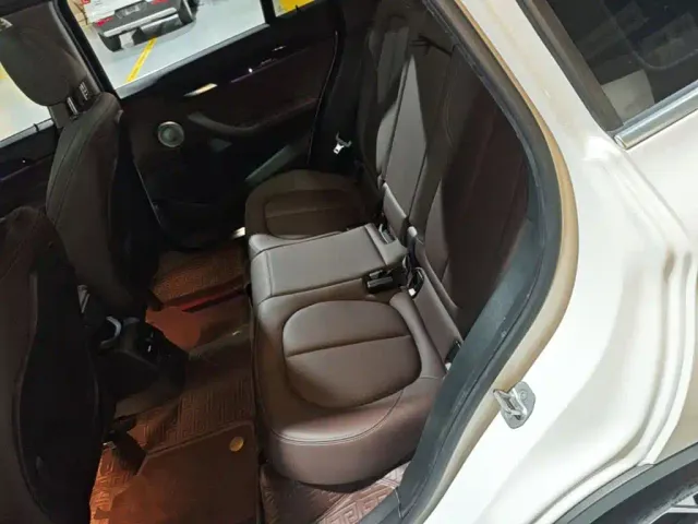 BMW X1 — Фото автомобиля 12