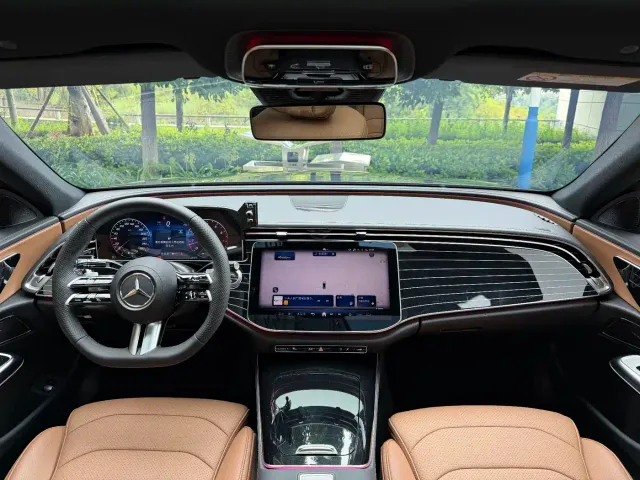 Mercedes-Benz E-Class — Фото автомобиля 5