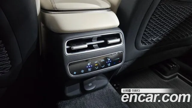 Genesis GV70 2.5T Бензин 2WD — Фото автомобиля 22
