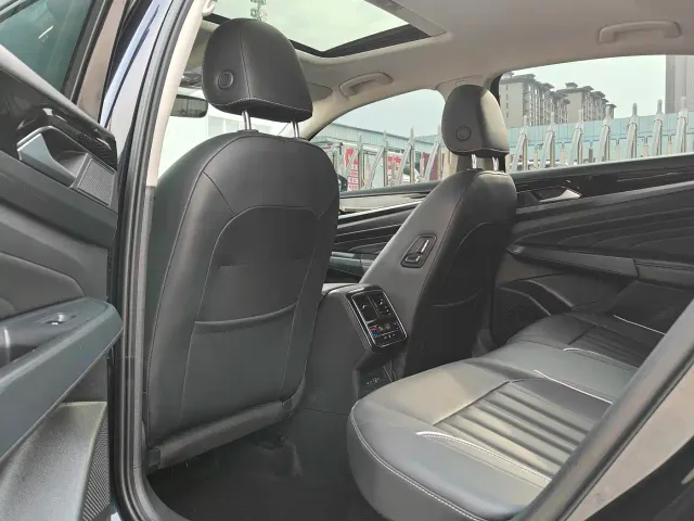 Volkswagen Passat — Фото автомобиля 8