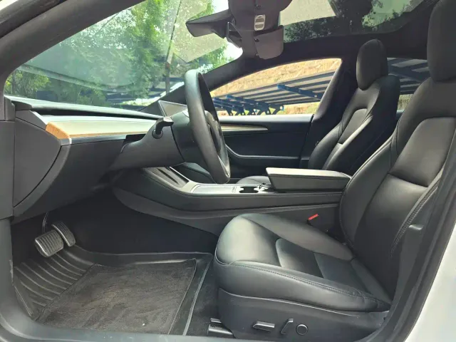 Tesla Model 3 — Фото автомобиля 15