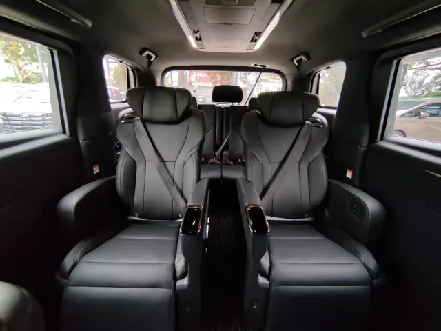 Toyota Alphard — Фото автомобиля 8