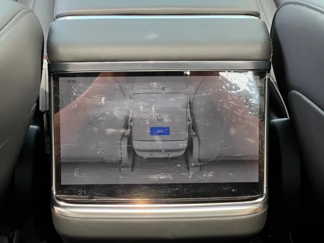 Tesla Model S — Фото автомобиля 18