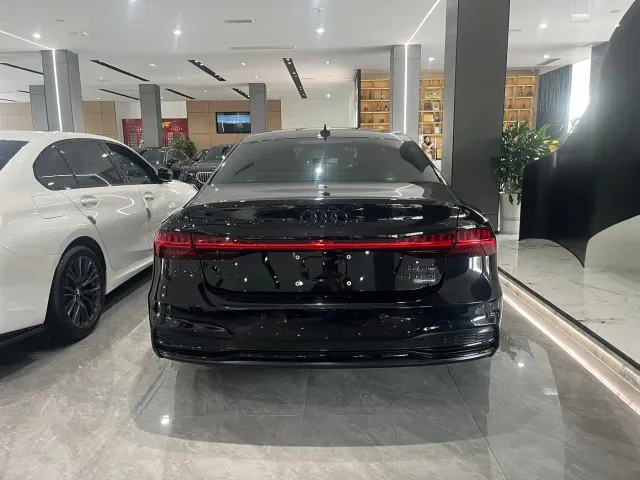 Audi A7L — Фото автомобиля 8