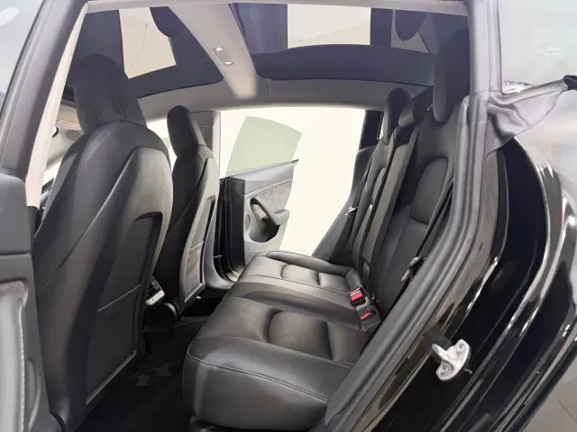 Tesla Model 3 — Фото автомобиля 8