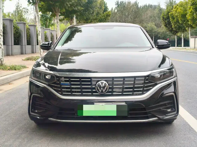 Volkswagen Passat — Фото автомобиля 3