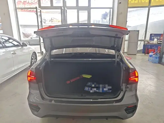 Roewe i5 — Фото автомобиля 18
