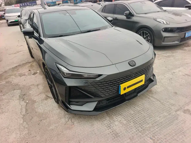 Changan Changan UNI-V 2023 1.5T Premium Edition — Фото автомобиля 3