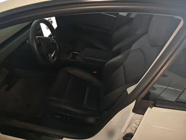 Tesla Model 3 — Фото автомобиля 14