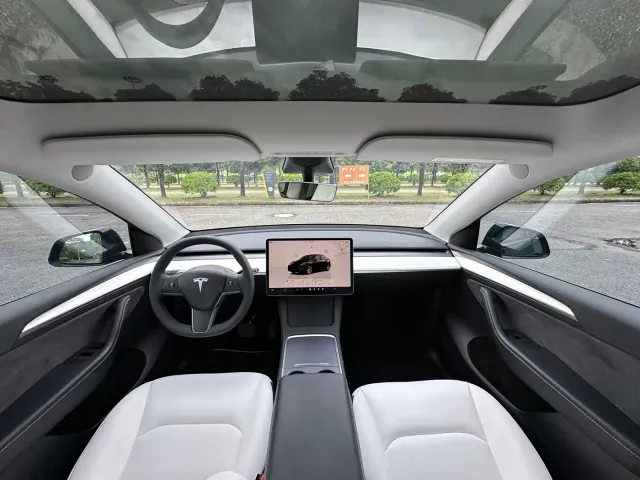 Tesla Model Y — Фото автомобиля 14