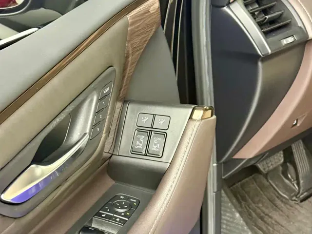 Toyota Alphard — Фото автомобиля 11