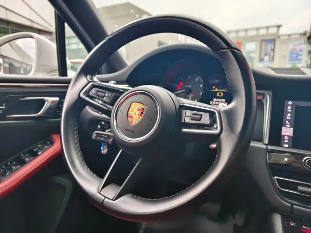 Porsche Macan — Фото автомобиля 13