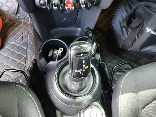 MINI Hatch — Фото автомобиля 13