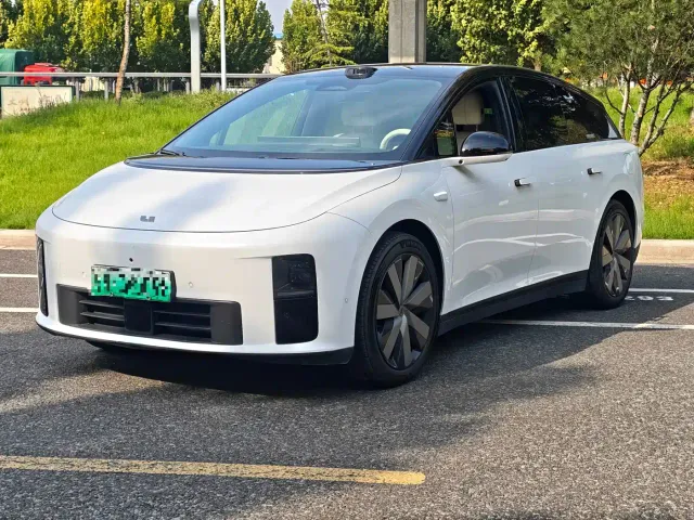 Фотография автомобиля — Li Auto i6