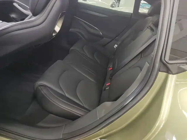 Xiaomi SU7 — Фото автомобиля 16