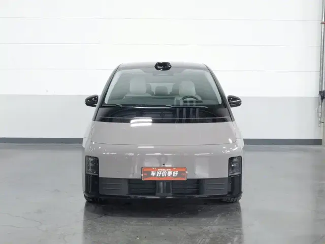 Li Auto MEGA — Фото автомобиля 3
