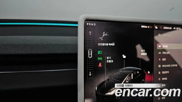 Tesla Model 3 — Фото автомобиля 12