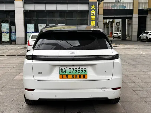Li Auto L7 — Фото автомобиля 5