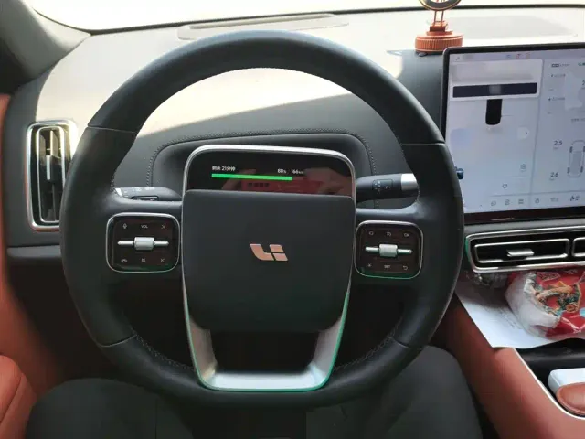 Li Auto L9 — Фото автомобиля 6