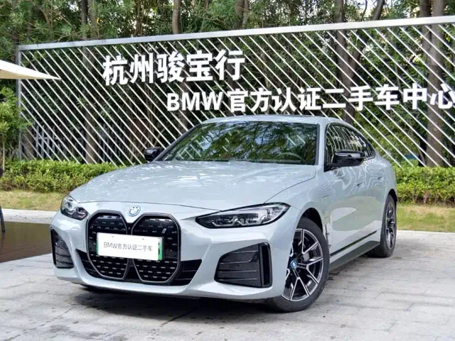 Фотография автомобиля — BMW i4