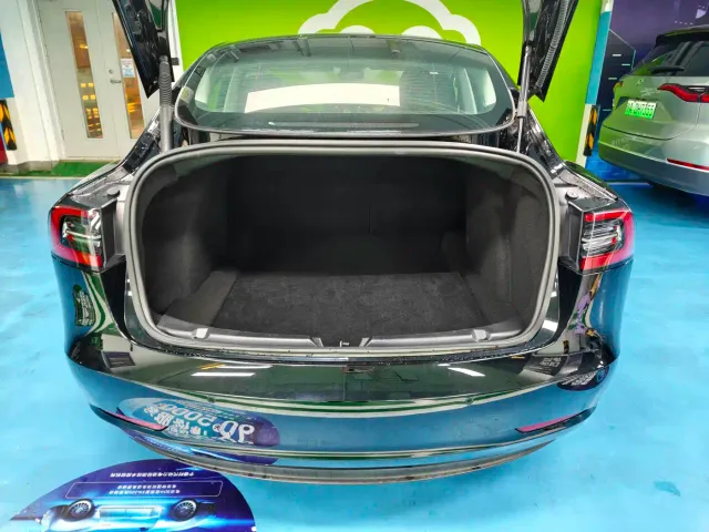 Tesla Model 3 — Фото автомобиля 18