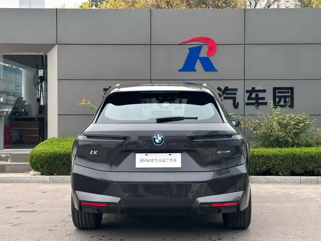 BMW iX — Фото автомобиля 3