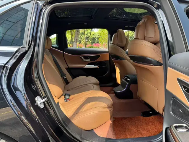 Mercedes-Benz E-Class — Фото автомобиля 11