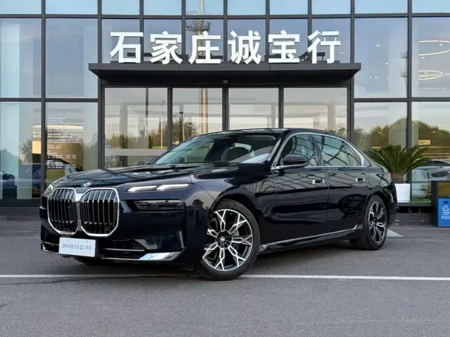 BMW 7 Series — Фото автомобиля 3