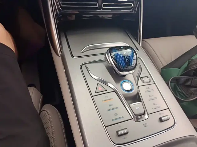 BYD Tang — Фото автомобиля 13