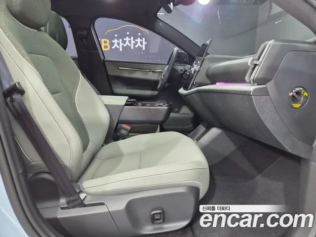 Вольво EX30 크로스 컨트리 — Фото автомобиля 6