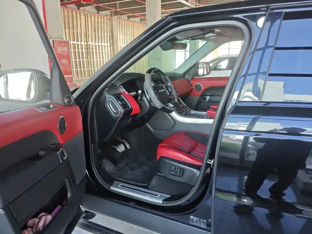 Land Rover Range Rover Sport 2022 3.0 L6 Gloss Black Edition — Фото автомобиля 3