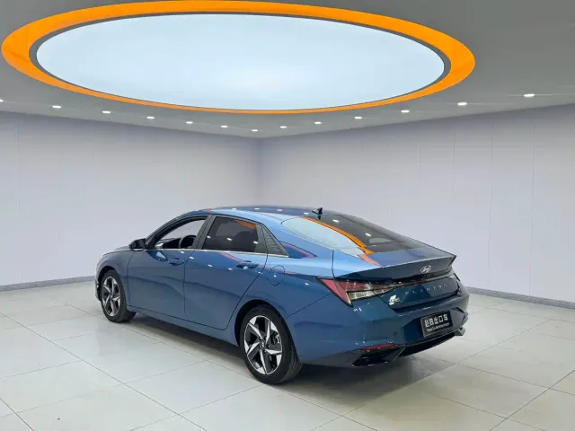 Hyundai Elantra — Фото автомобиля 4