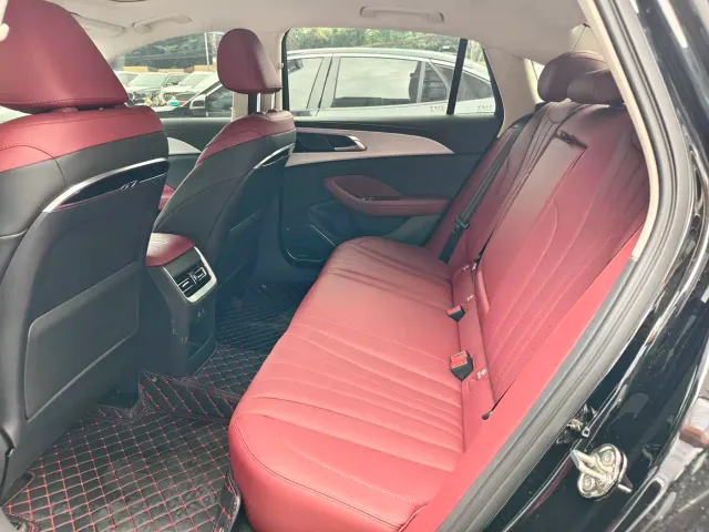 Hongqi H5 — Фото автомобиля 11