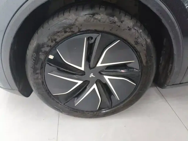 Tesla Model Y — Фото автомобиля 22